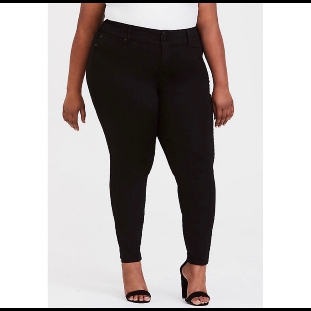 Torrid Black Jeggings •never worn•